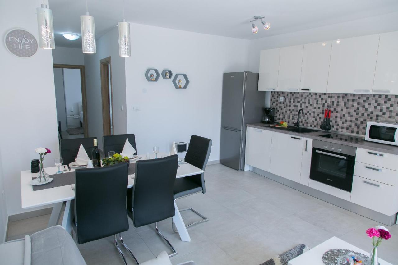 Navi Apartment Kastela Bagian luar foto