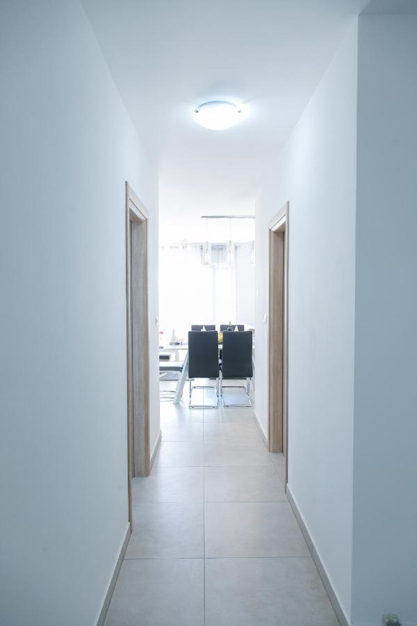 Navi Apartment Kastela Bagian luar foto