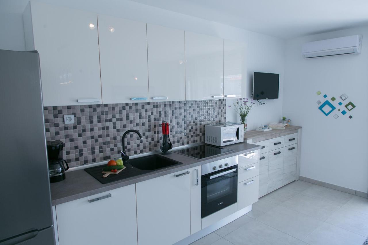 Navi Apartment Kastela Bagian luar foto