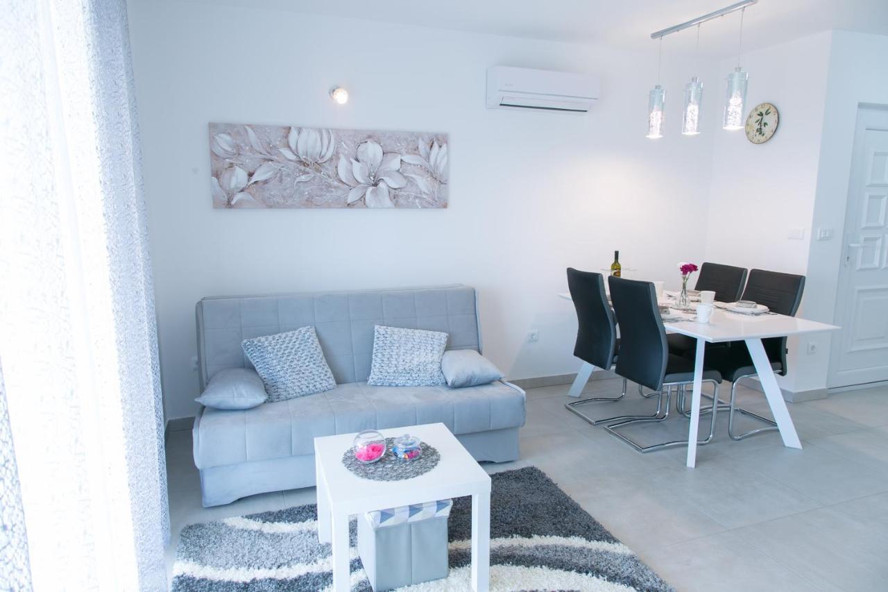 Navi Apartment Kastela Bagian luar foto