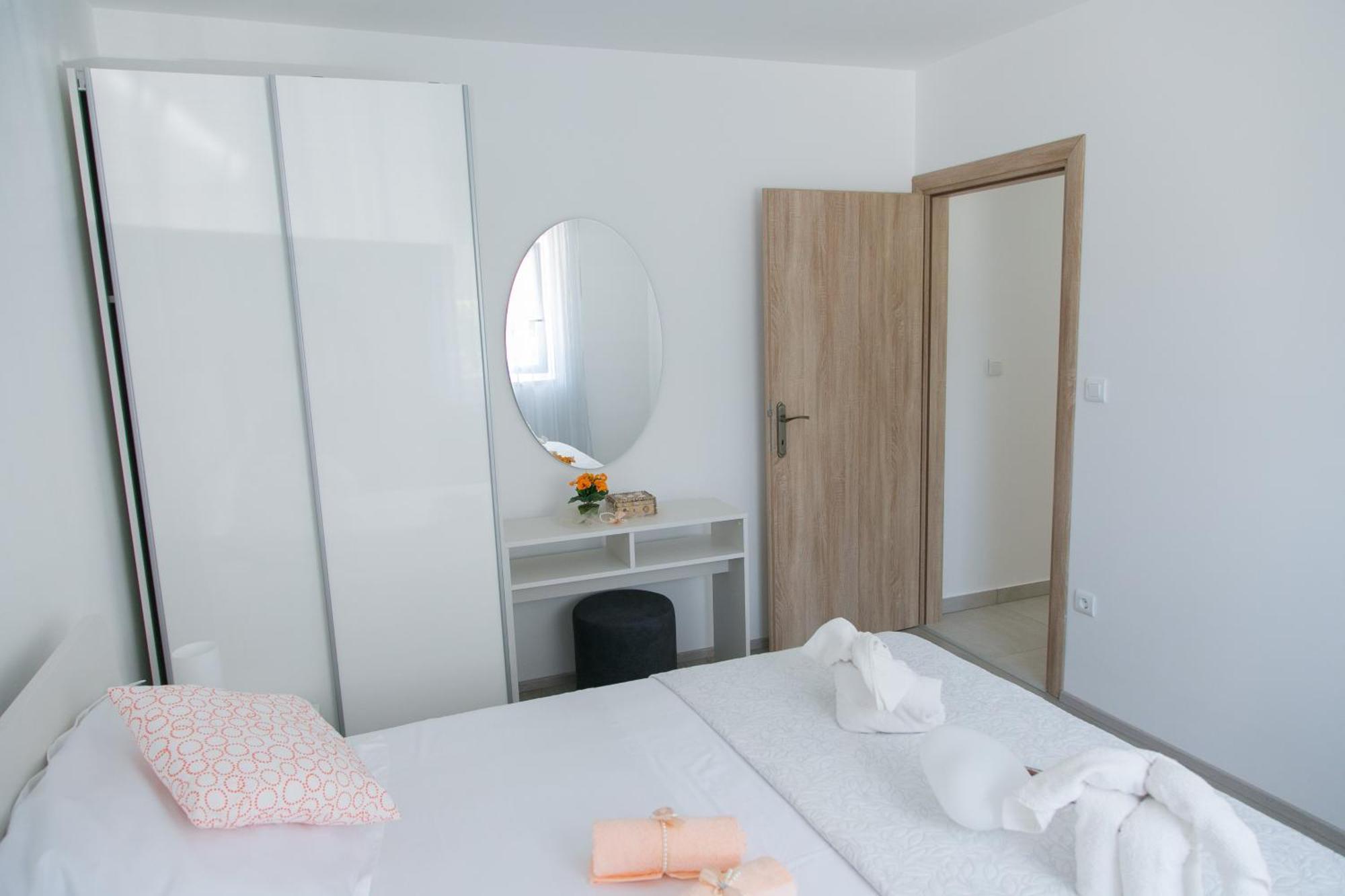 Navi Apartment Kastela Bagian luar foto