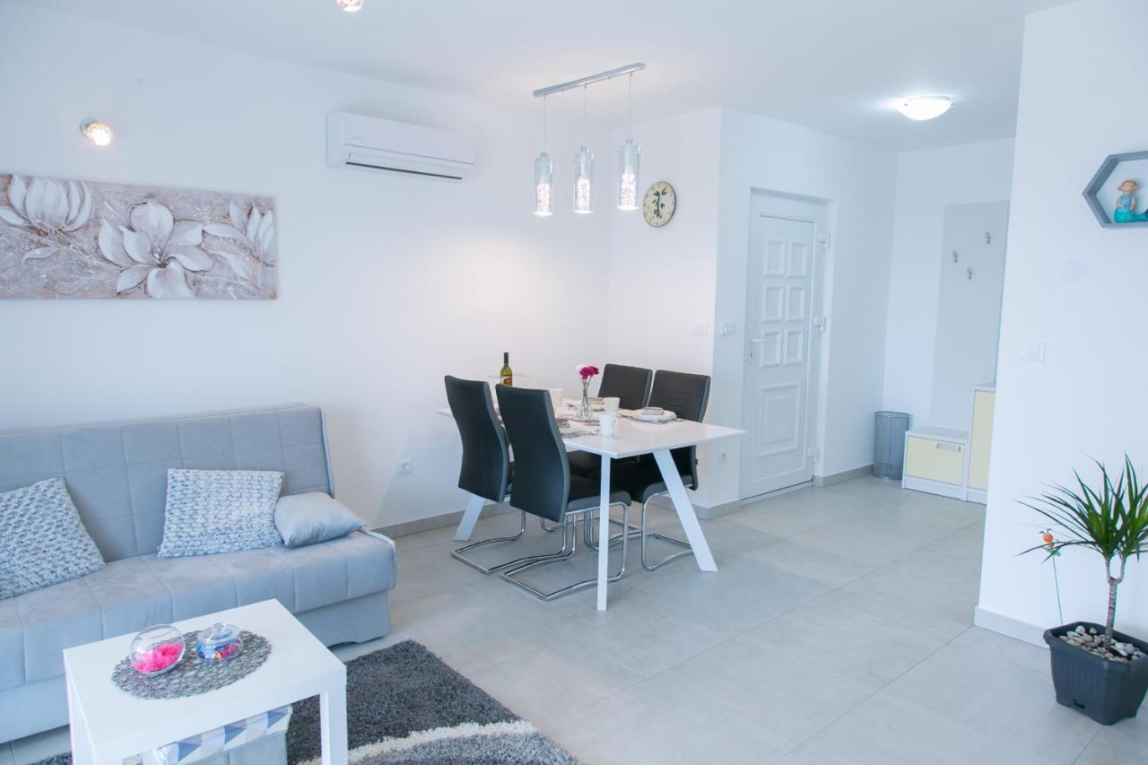 Navi Apartment Kastela Bagian luar foto