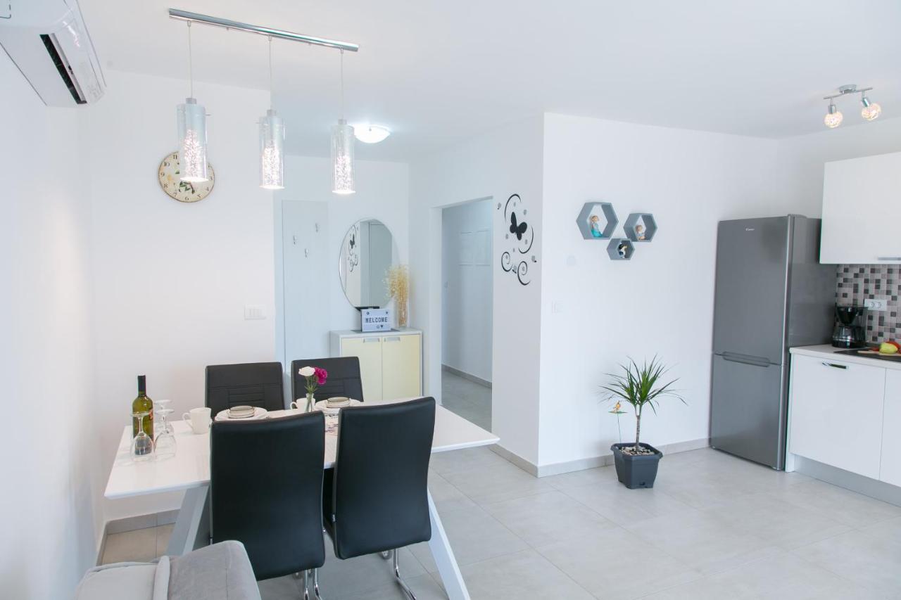 Navi Apartment Kastela Bagian luar foto