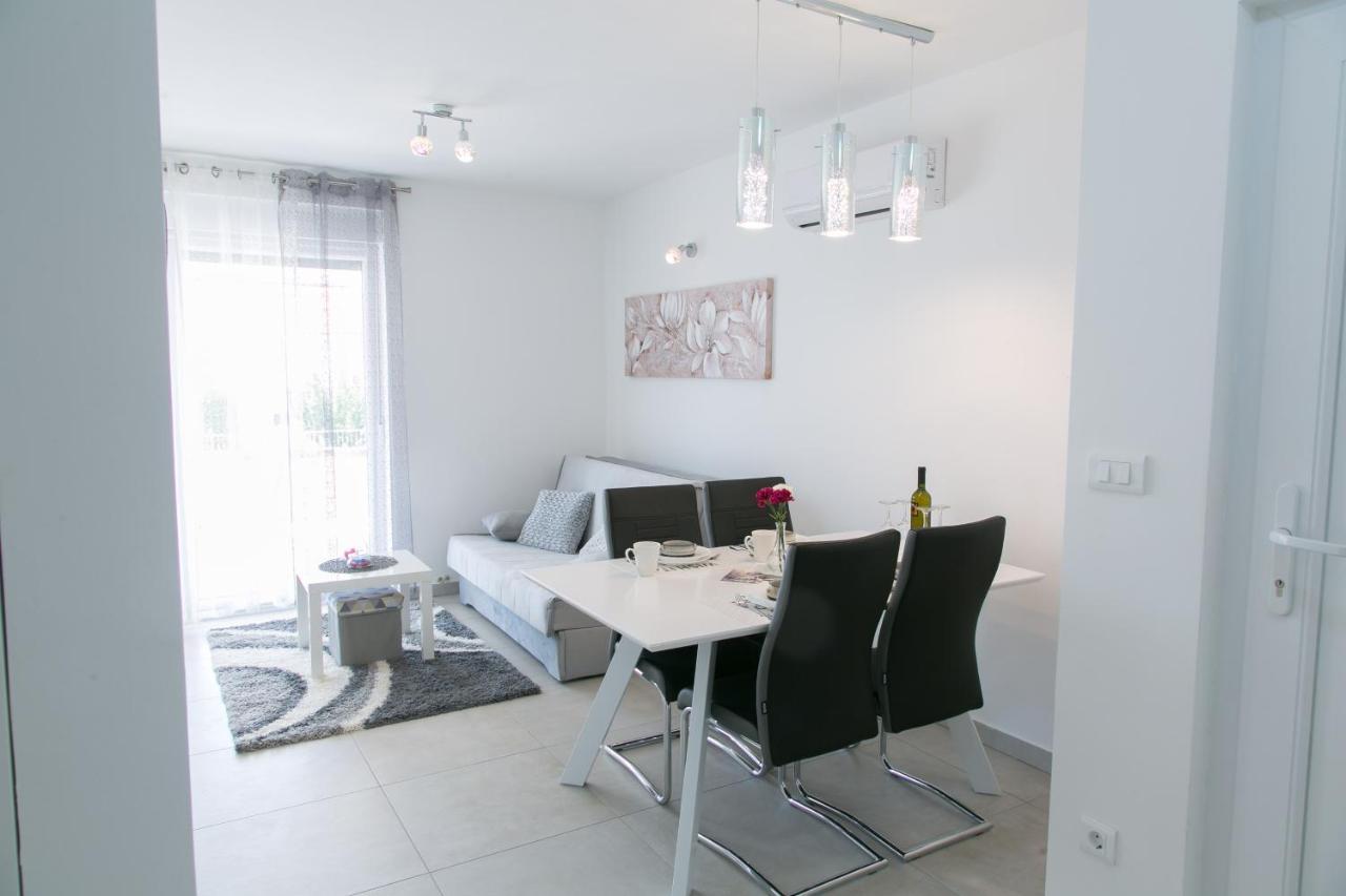 Navi Apartment Kastela Bagian luar foto