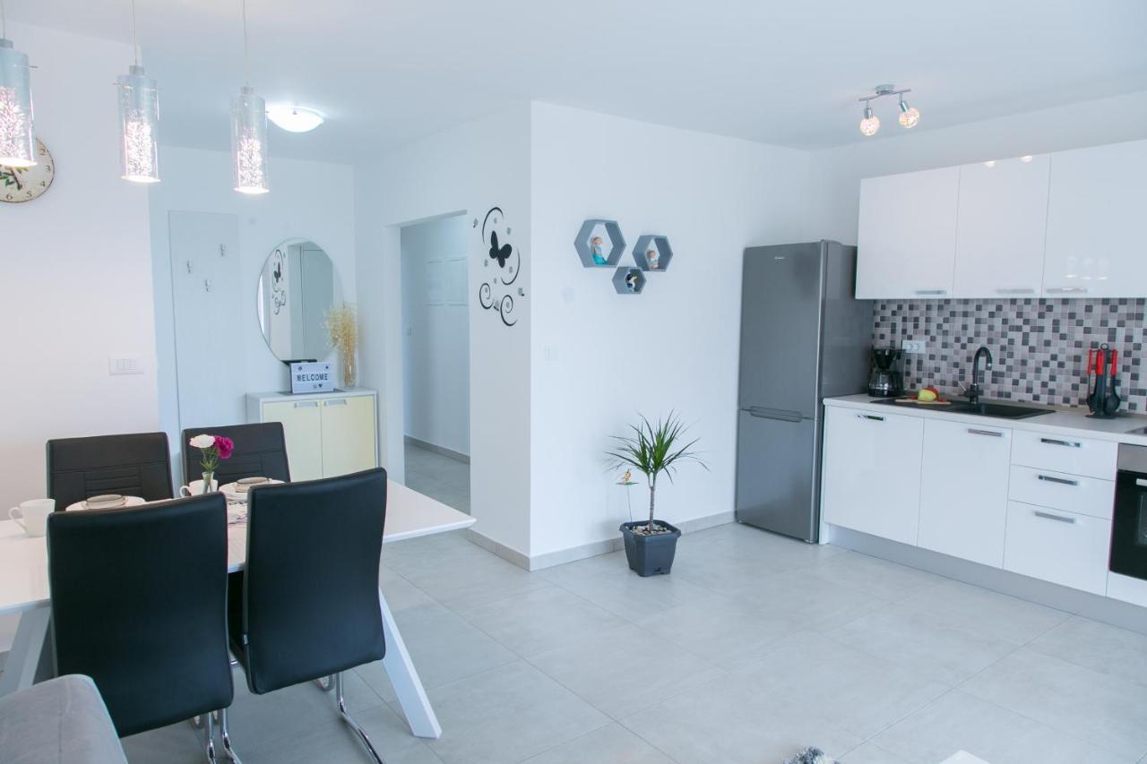 Navi Apartment Kastela Bagian luar foto