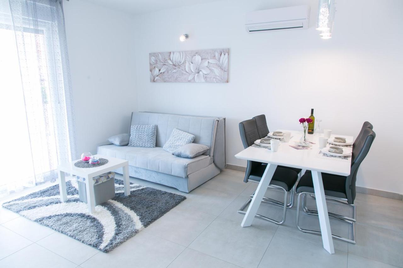 Navi Apartment Kastela Bagian luar foto